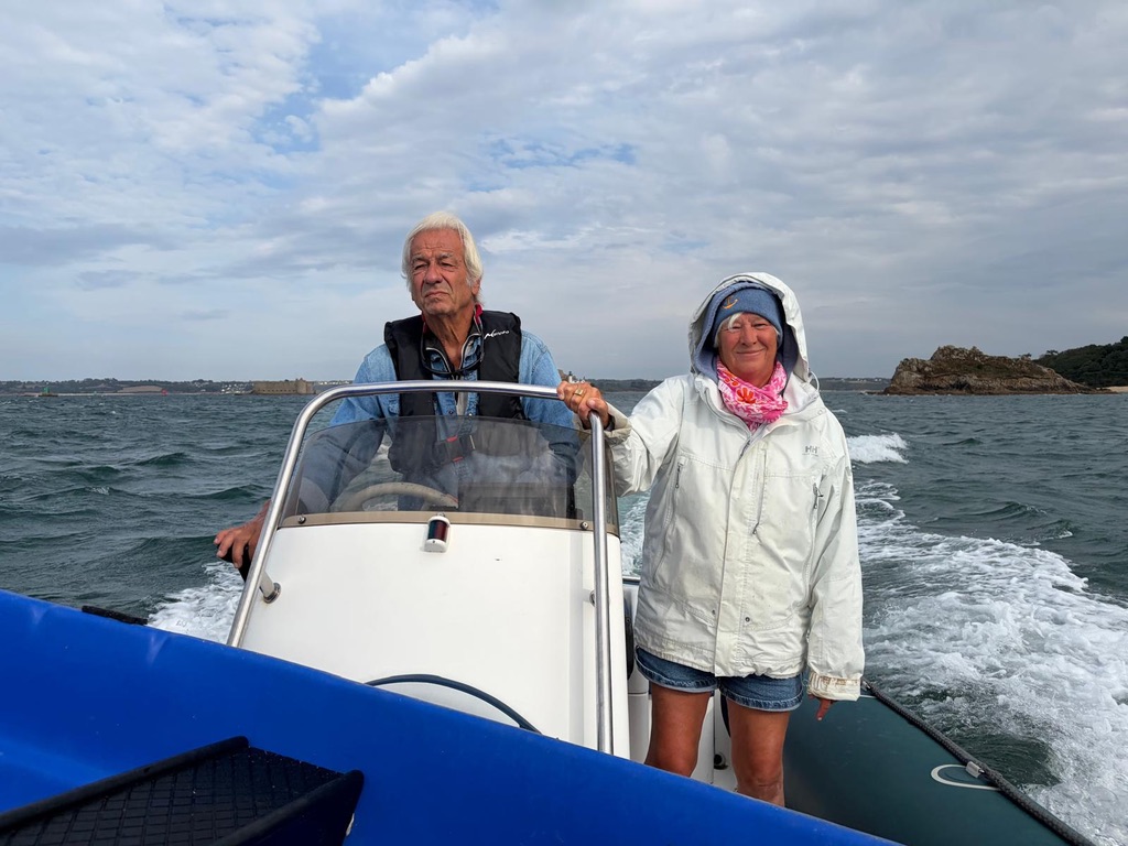 Arrivée et déplacements en bateau autour de l’île Louët